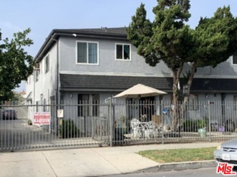 Photo of 6911 Agnes Avenue #B, North Hollywood, CA 91605 (MLS # 26991389)