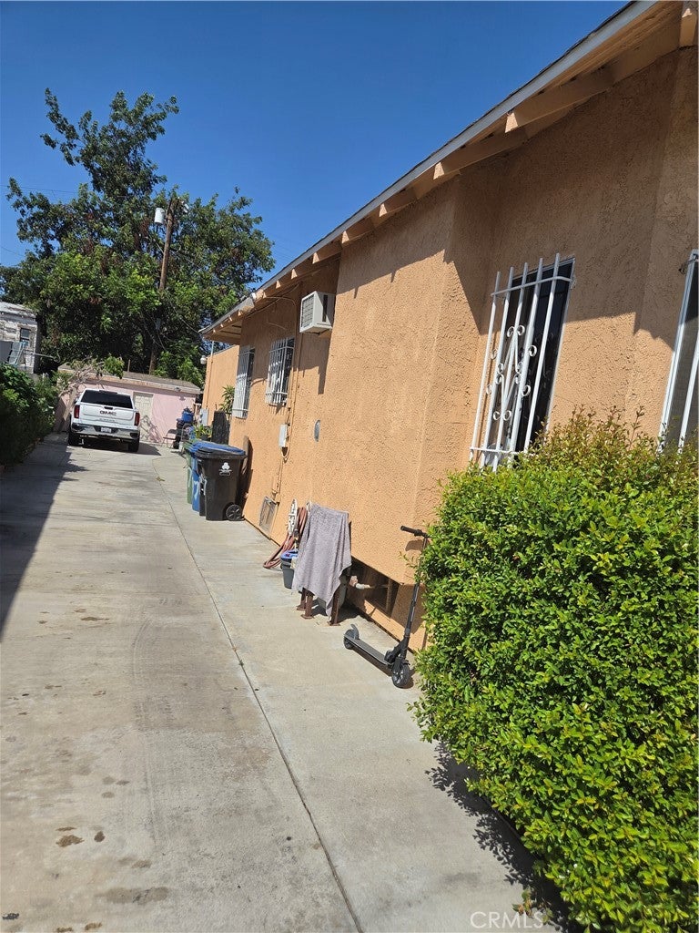 907 E 50th