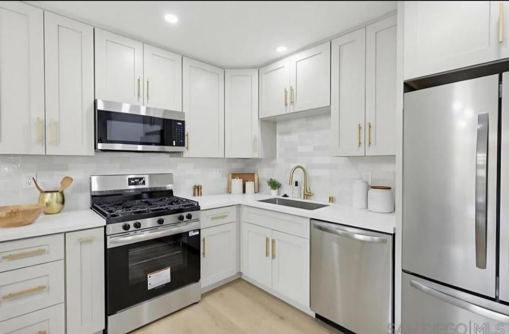 1316 W San Ysidro A