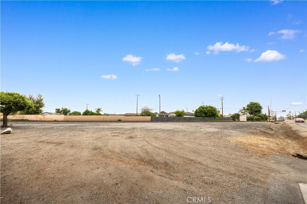 This is an ideal place to build your dream home, located near Costco, 99 Ranch, and various shopping centers. It’s a great neighborhood with easy access to Freeway 60 and 71.