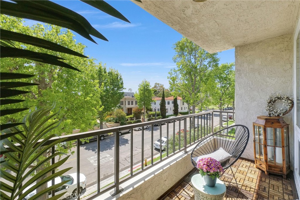 2131 e 1st street 201