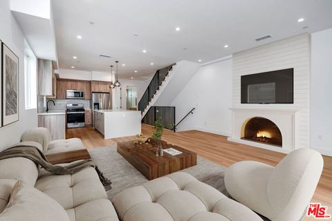 Photo of 5321 Ben Avenue #1, Valley Village, CA 91607 (MLS # 26827047)