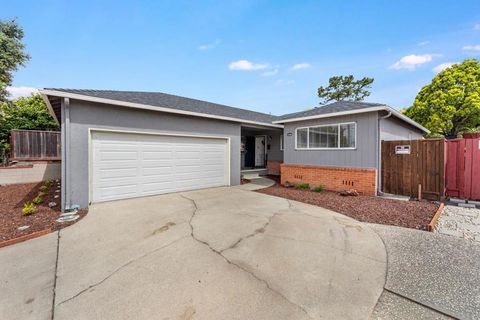 Photo of 14044 School Street, San Leandro, CA 94578 (MLS # ML82051413)