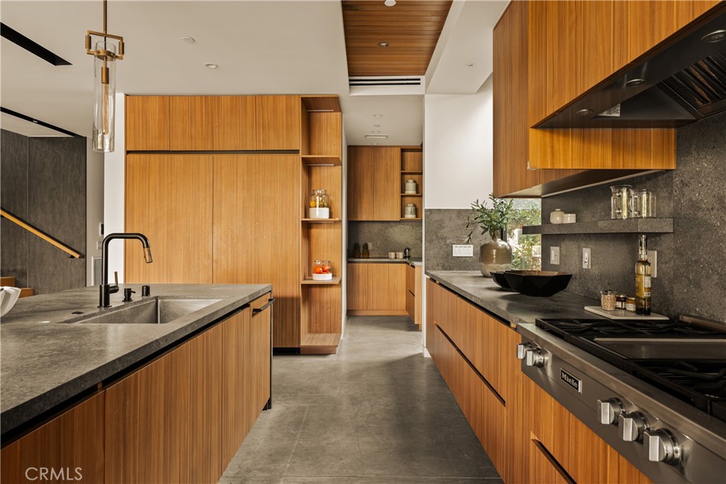 Properties 3 540 N Gardner Street
