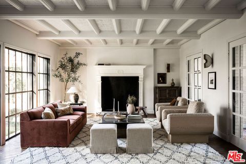 Photo of 900 S Longwood Avenue, Los Angeles, CA 90019 (MLS # 26642015)