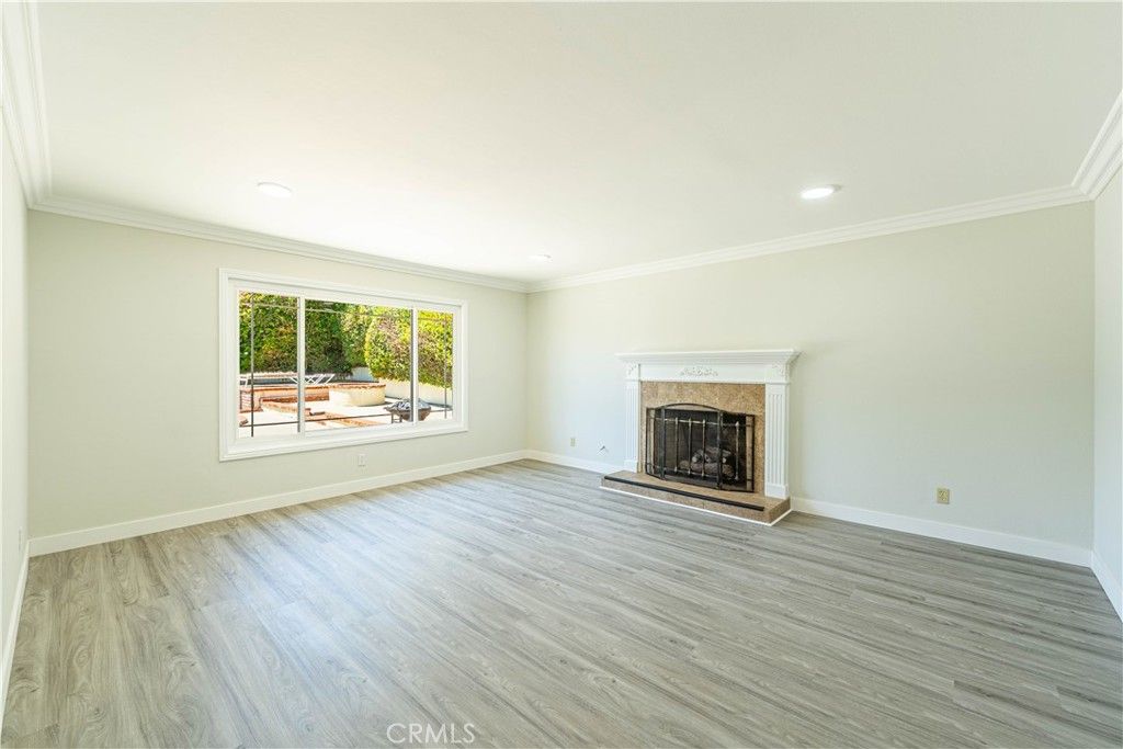 listing image 130729000772297167454