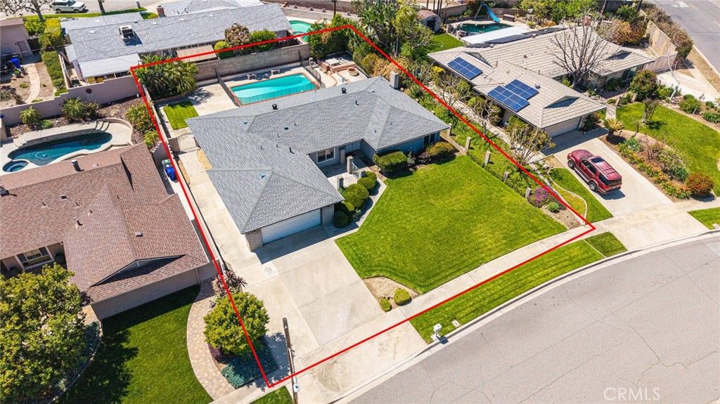 listing image 130722645856417251871