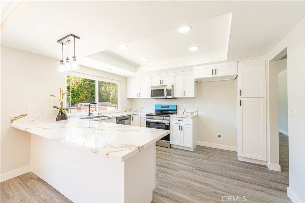 listing image 130728780016677602686