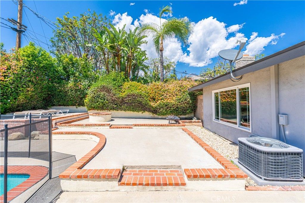 listing image 130725549200709031846