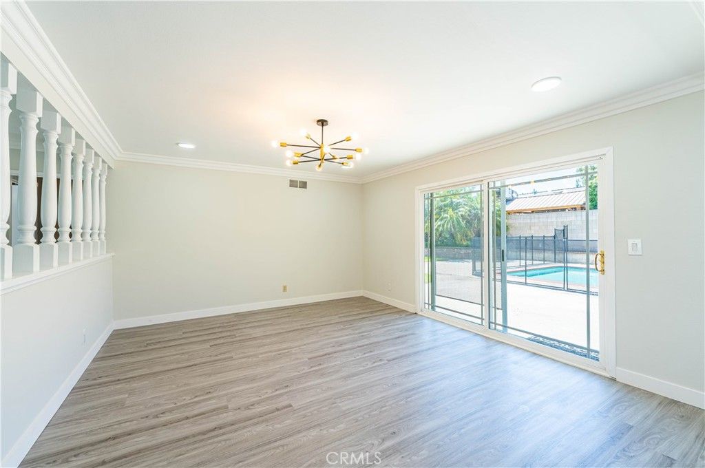 listing image 130723550226450690044