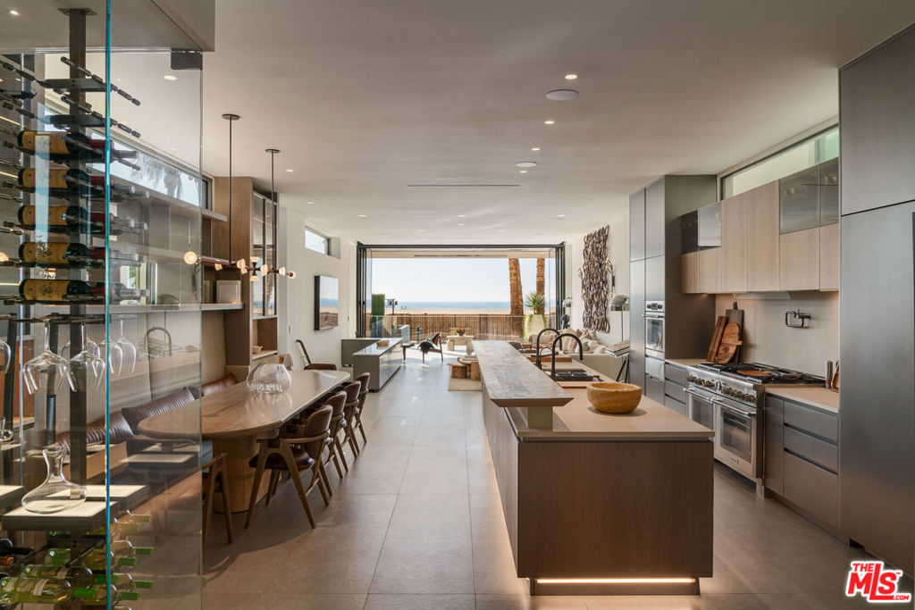 940 Palisades Beach Road