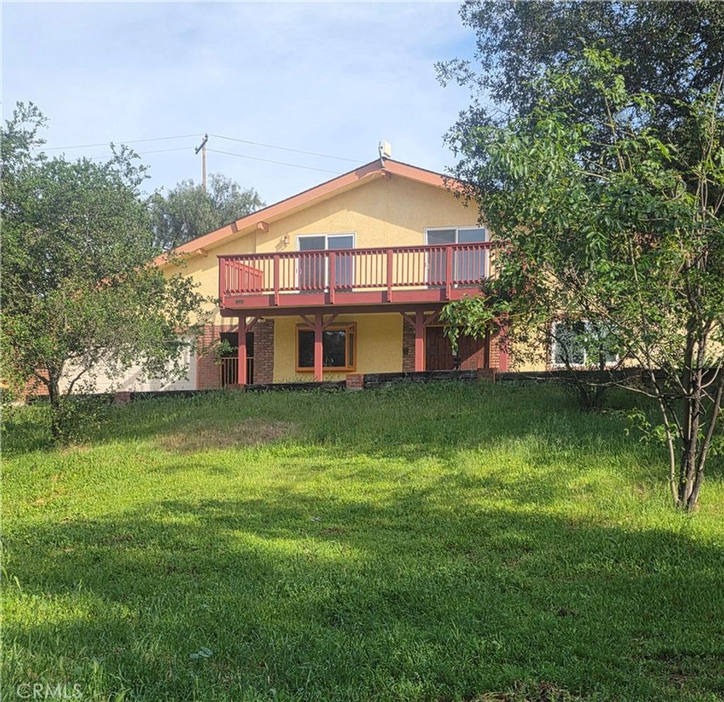 Photo of 7254 Studio Road, Canoga Park, CA 91304 (MLS # SR26055676)