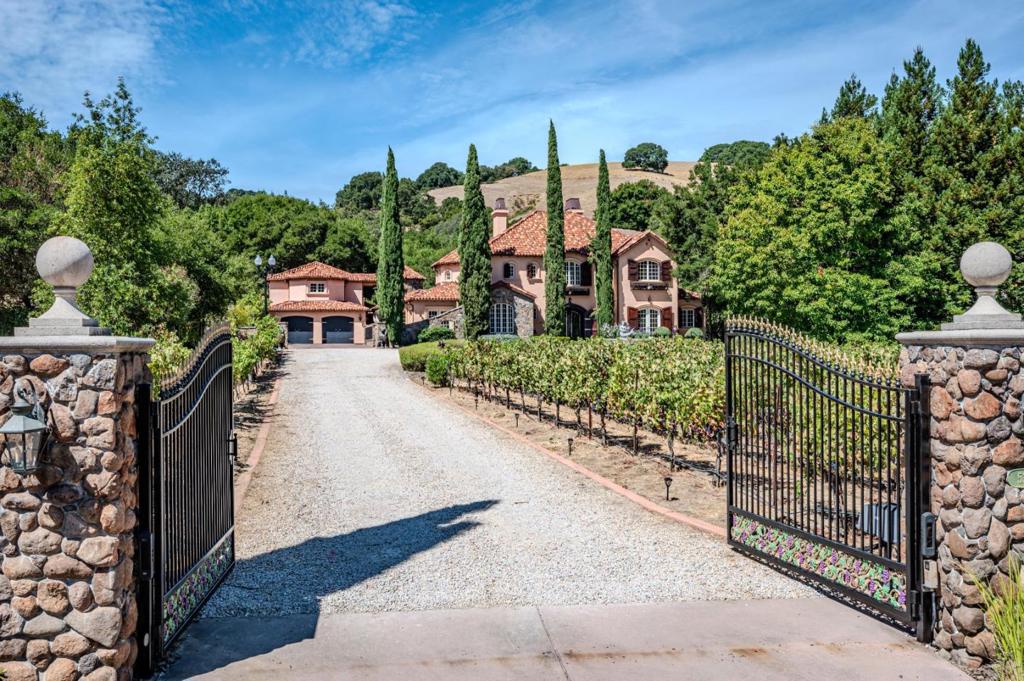 5371 Stonehurst Drive