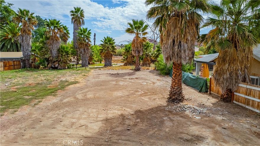 Great opportunity to own a flat and usable piece of land!  Septic Moritorium is in place on this property and Public Sewer is not available. This vacant lot is just minutes from Canyon Lake and Menifee, close to 215 and 15 Freeways, Shopping, Entertainment and More!