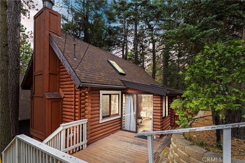 Photo of 788 Buckingham Square, Lake Arrowhead, CA 92352 (MLS # CV26031294)