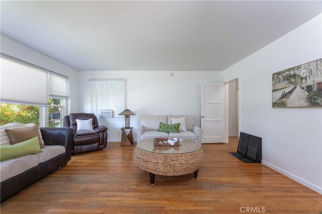 4502 Adenmoor