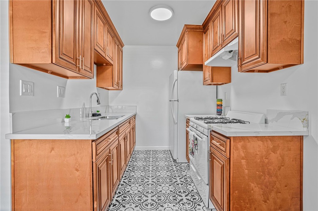 1101 E Ocean Boulevard 14