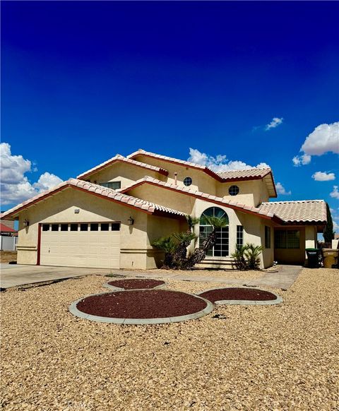 Photo of 18286 Lakeview Drive, Victorville, CA 92395 (MLS # CV25221047)