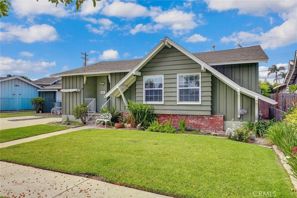 Photo of 11418 214th ST, Lakewood, CA 90715 (MLS # RS26112578)