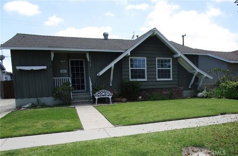 11418 214th Lakewood CA 90715