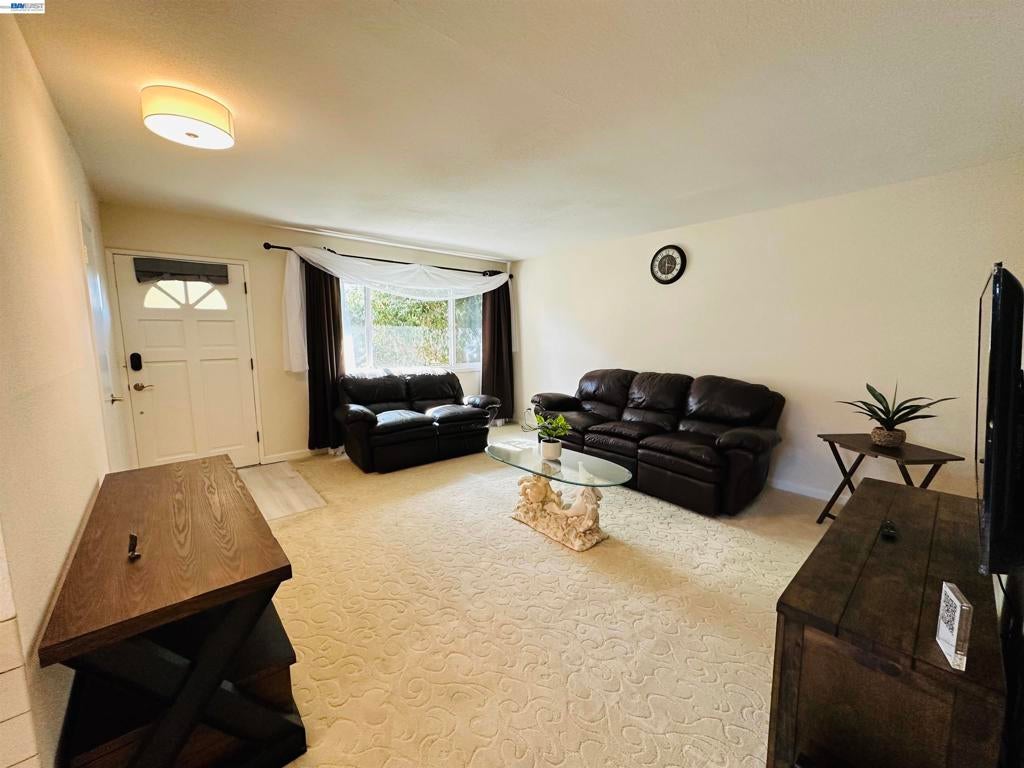 25132 DEL MAR AVE