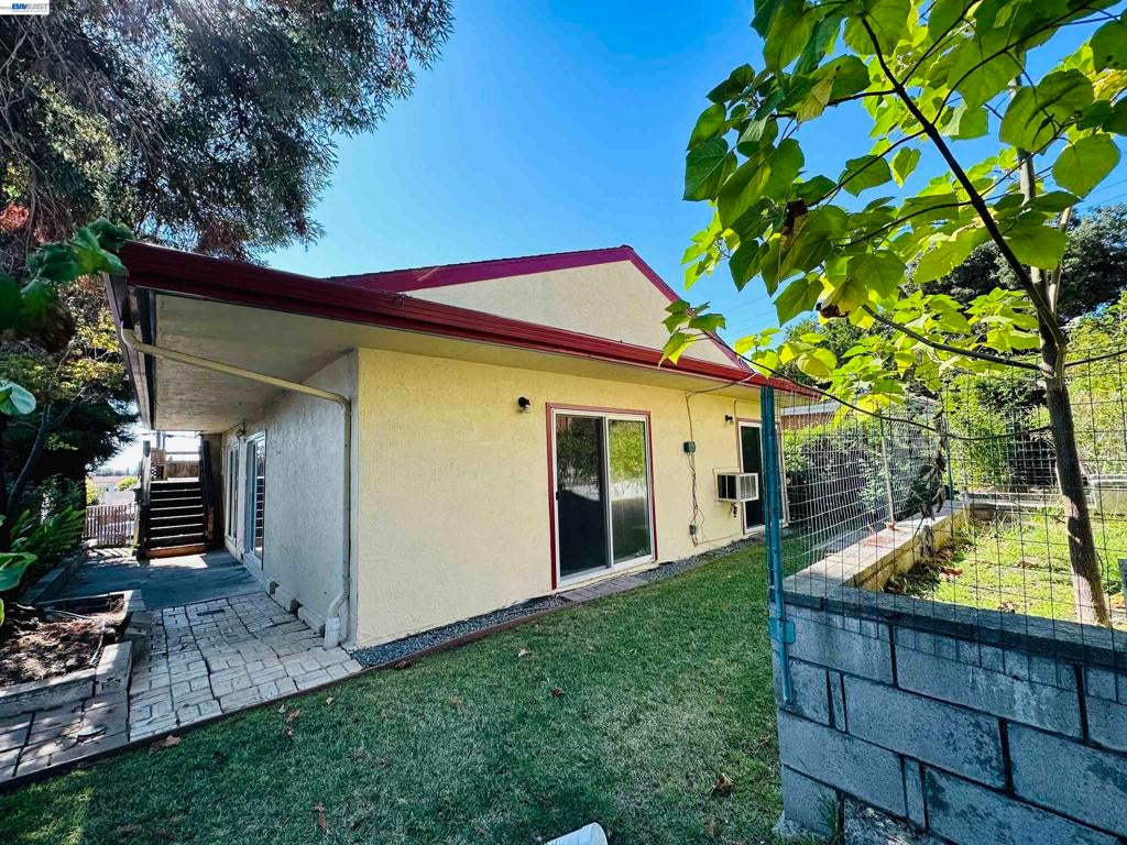 25132 DEL MAR AVE