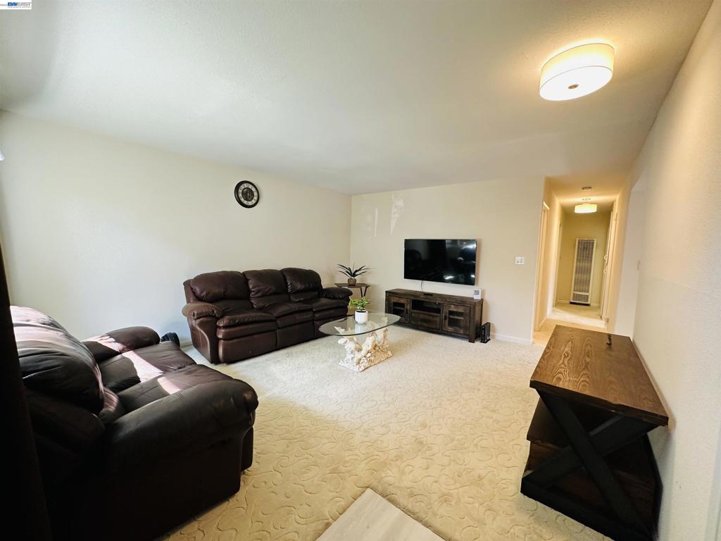 25132 DEL MAR AVE