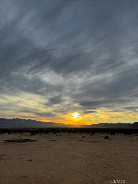 Photo of 0 Harrod Rd, Lucerne Valley, CA 92356 (MLS # HD25267982)