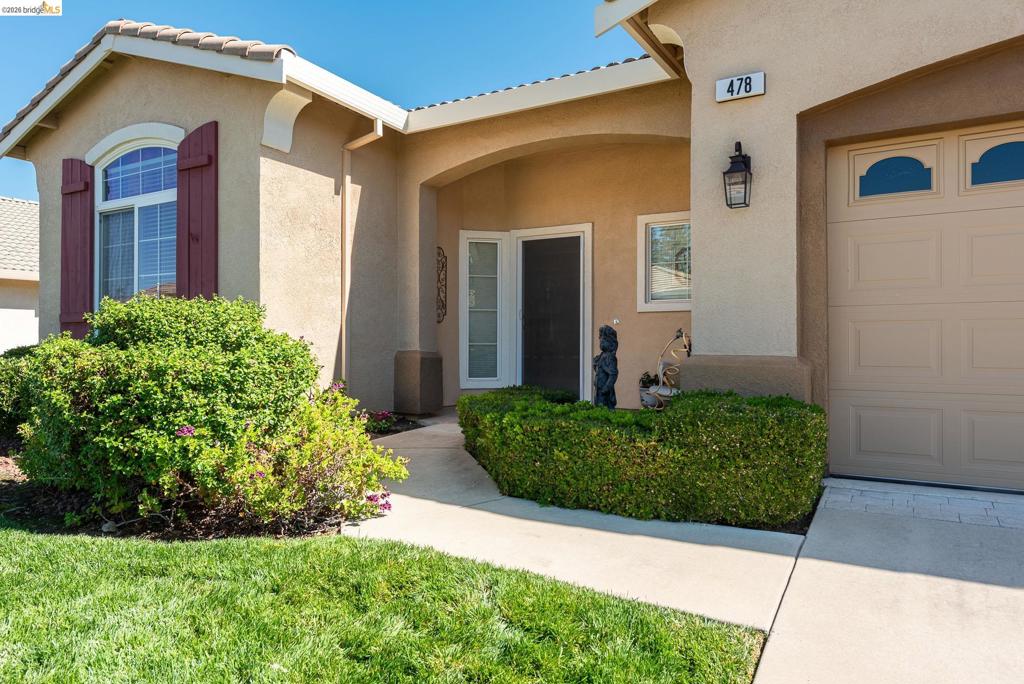 478 Coronation Dr