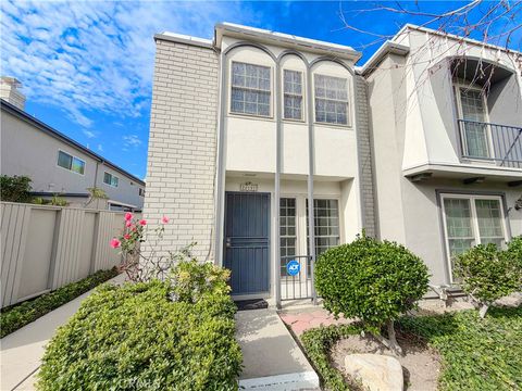 Photo of 22131 Oxnard Street, Woodland Hills, CA 91367 (MLS # SR26031299)