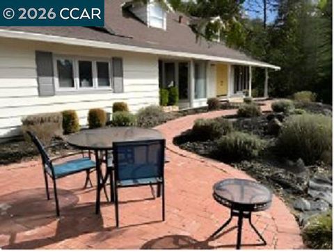 Photo of 4010 Woodside Ct, Lafayette, CA 94549 (MLS # 41131650)