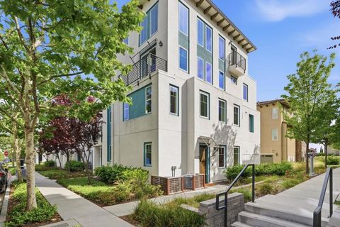Photo of 280 William Manly Street #6, San Jose, CA 95136 (MLS # ML82042326)
