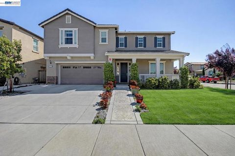 Photo of 1710 Flora Way Way, Tracy, CA 95376 (MLS # 41130151)