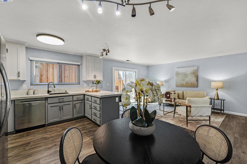 VINTAGE TERRACE - Residential