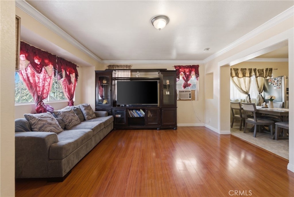 706 W 42nd