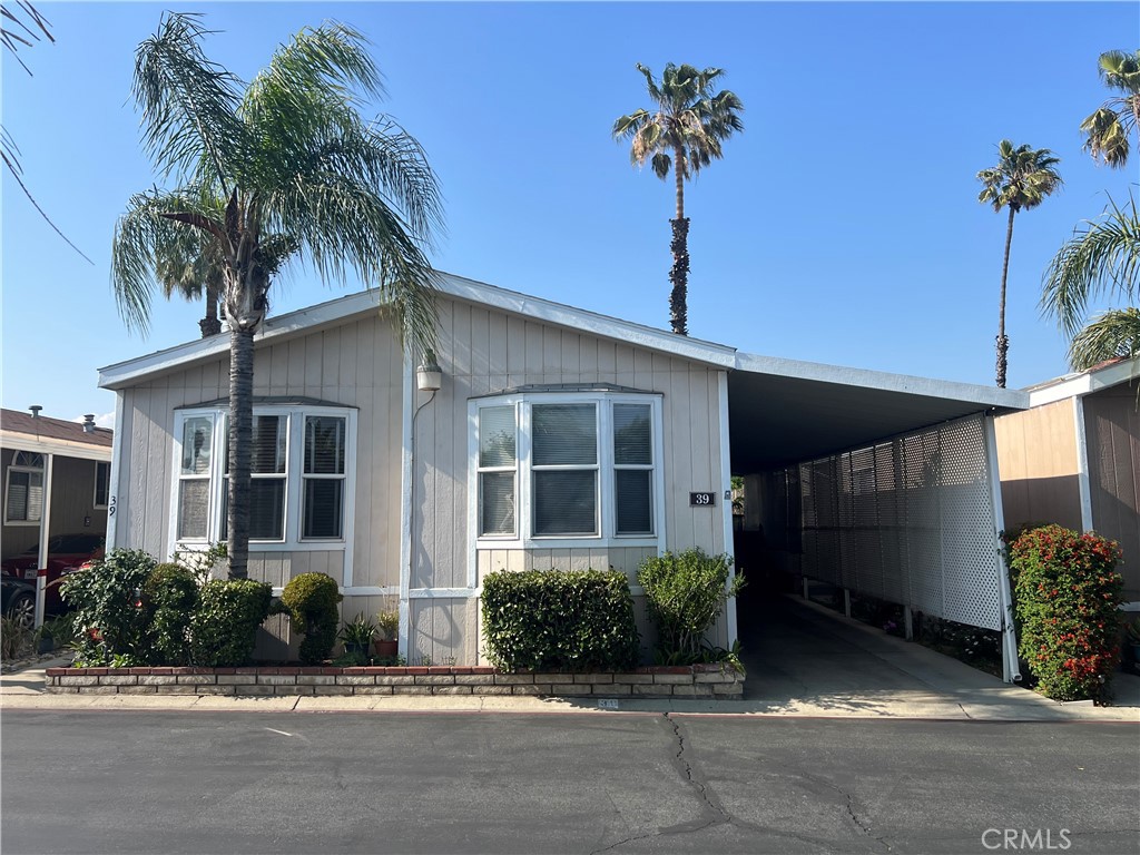 ABSOLUTELY BEAUTIFUL MANUFACTURE HOME LOCATE IN THE CITY OF ONTARIO. FEATURES 3 BEDROOMS AND 2 BATHROOMS. WOOD FLOORS AND TILES THROUGHOUT. UPGRADE KITCHEN AND SKYLIGHTS. CLOSE TO SCHOOLS, SHOPPING CENTER, AND FREEWAY.