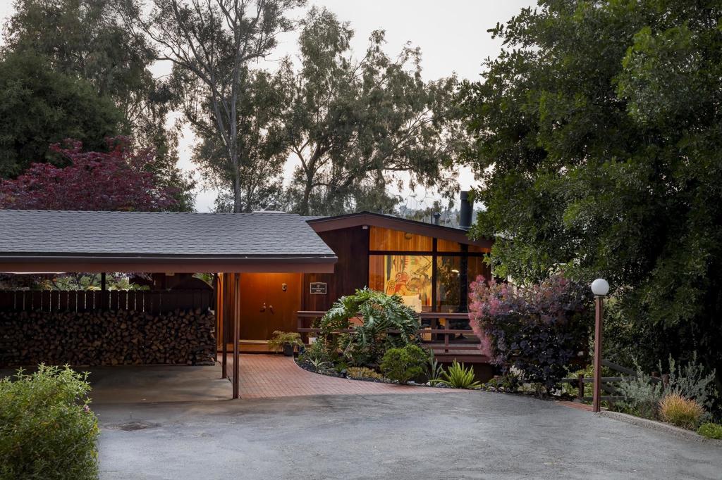 10088 Sierra Vista Ave.