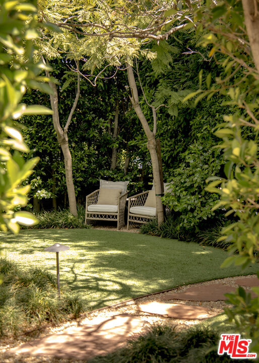 819 N La Jolla Avenue