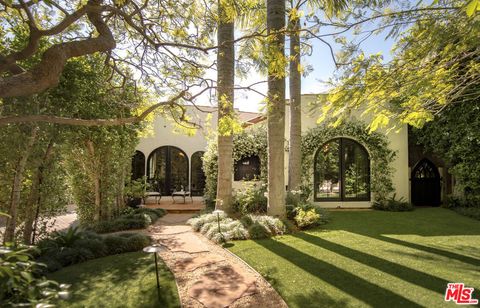 Photo of 819 N La Jolla Avenue, Los Angeles, CA 90046 (MLS # 26657679)