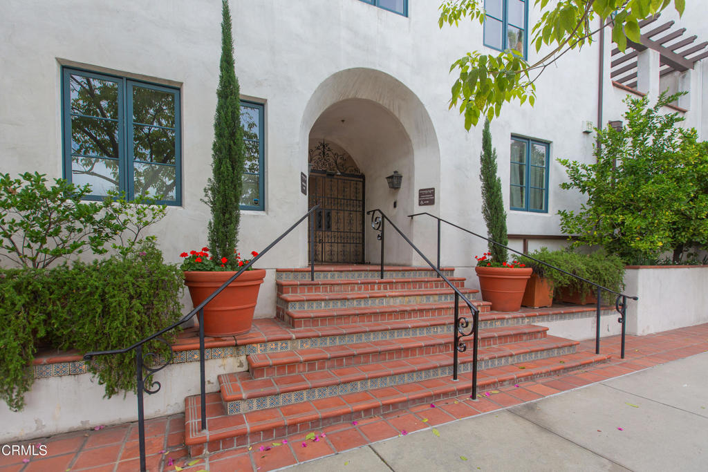 700 E Union Street 302