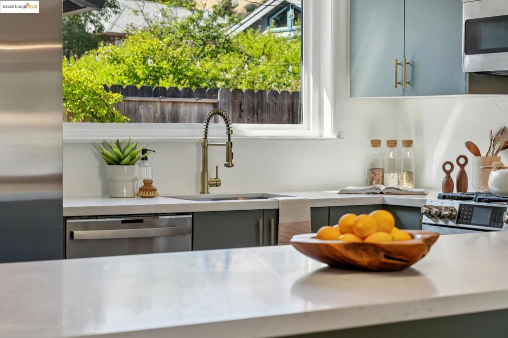 Properties 4 2069 Horne St