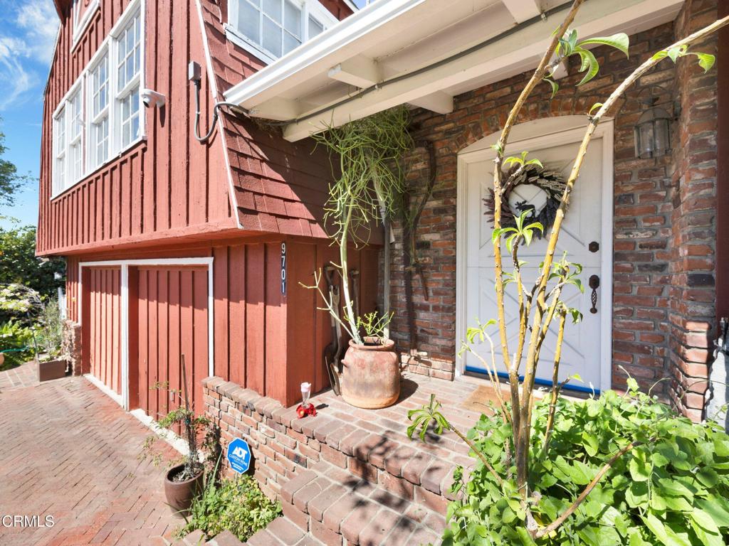 9701 La Canada Way