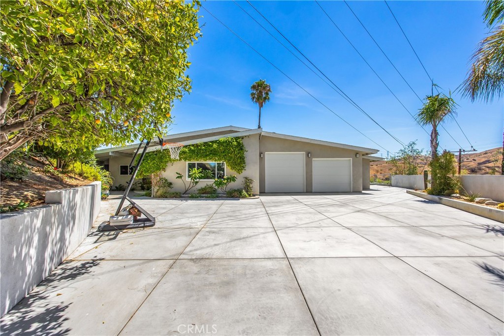 11661 Anderson