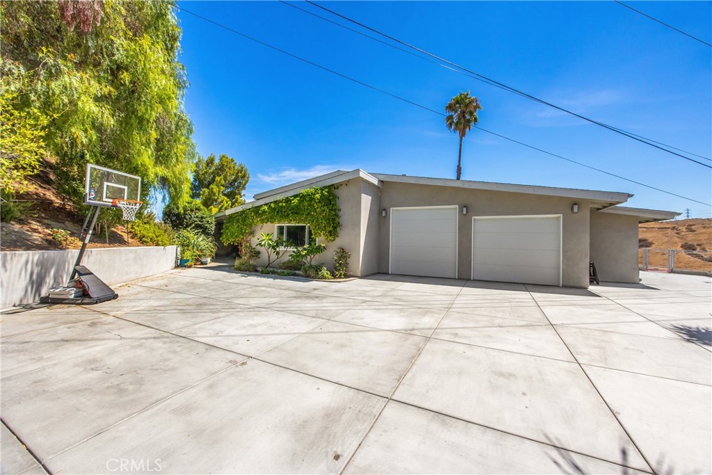 11661 Anderson