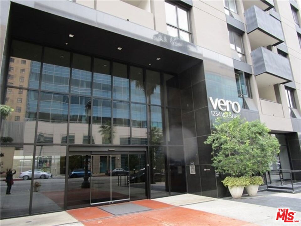 South-facing top-floor unit features an open concept floor plan with tons of natural light, hardwood floor in the Bedroom and Living room area, European-style kitchen with Caesar stone counters, a bedroom with dual closets, and a spacious full bathroom. The unit located at the rear of the building protects from heavy traffic noise and provides privacy. This Vero community offers 24-hour concierge/ security, a resort-style pool and spa, a top-rated fitness center with a yoga studio and sauna, and a resident library and club room. Located just minutes from LA Live, Staples Center, Financial District, Koreatown, as well as a wide variety of dining, shopping, and entertainment venues, with convenient freeway access. Central A/C, 2-car tandem parking, Washer& Dryer, Refrigerator. Please email PEAD-V before showing and follow CDC / Local Authority guidelines.