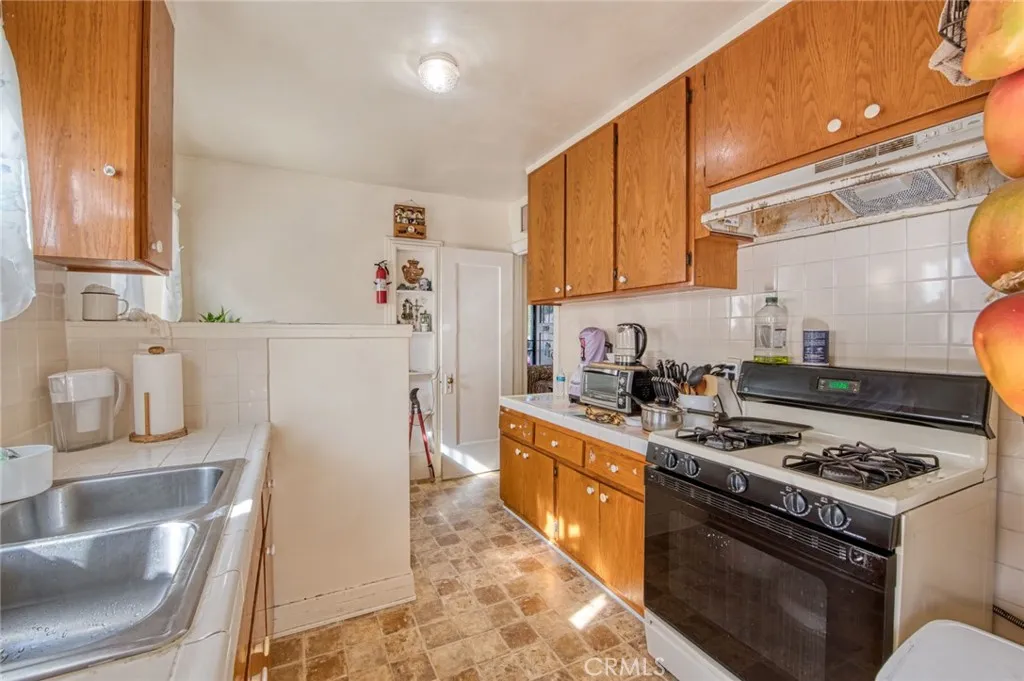 Los Angeles, California 90062, United States, ,Residential,Active,243819