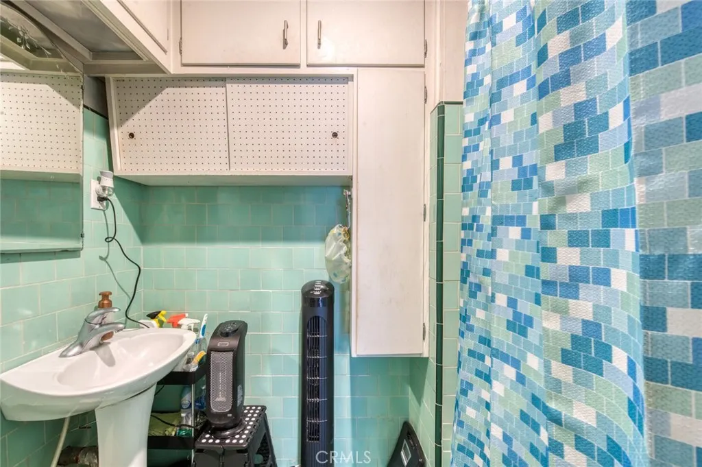 Los Angeles, California 90062, United States, ,Residential,Active,243819