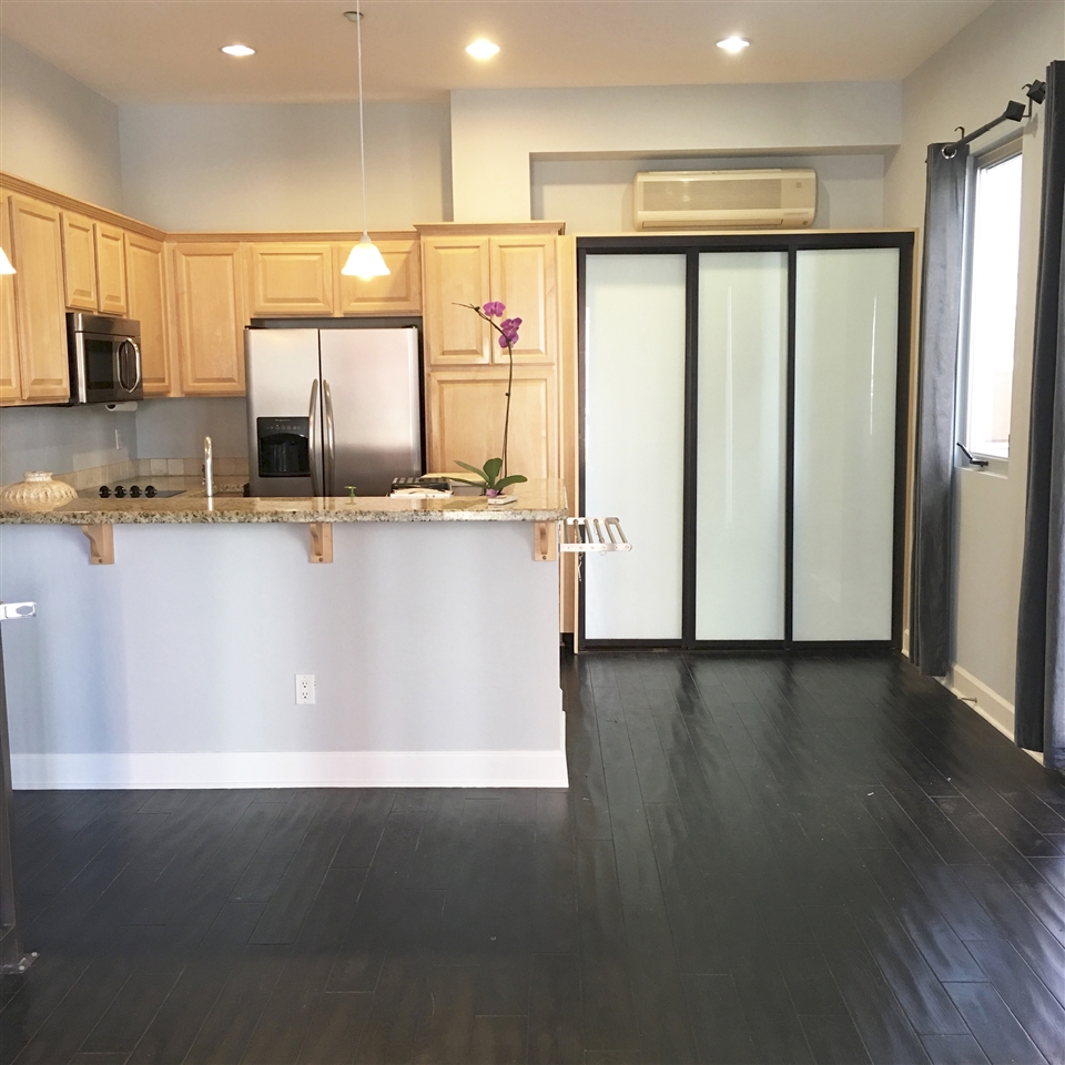 Amazing location in the heart of Little Italy. Well-kept unit with stunning Manchurian walnut floors and custom California Closet. Two balconies to enjoy outdoor/indoor living. Little Italy is a vibrant area with restaurants, cafes, festivals, summer movies and close to I-5 freeway, trolley/train and airport. Near historical Balboa Park and San Diego Zoo. Urban living at it's finest. This unit is also zoned Professional live/work space. Small 10-unit community and one of the lowest HOA's in Downtown. Neighborhoods: Little Italy Equipment: Dryer,Fire Sprinklers,Garage Door Opener, Range/Oven, Washer Other Fees: 0 Sewer: Sewer Available Topography: LL