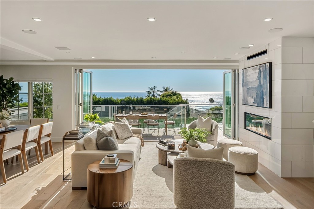 1371 N Coast Highway