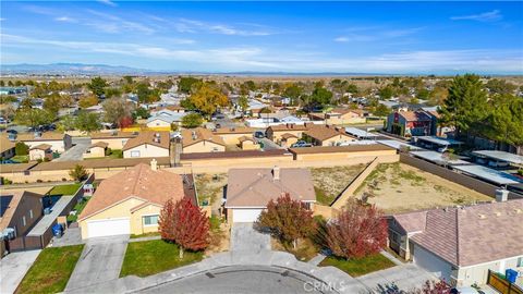 Photo of 555 Koufax Drive, Lancaster, CA 93535 (MLS # LG25270334)